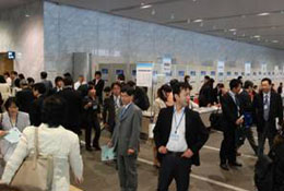 朝の登録会場